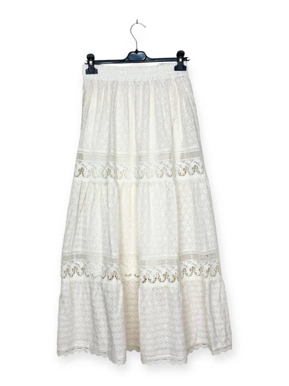 Langer Rock aus Broderie anglaise und Spitze