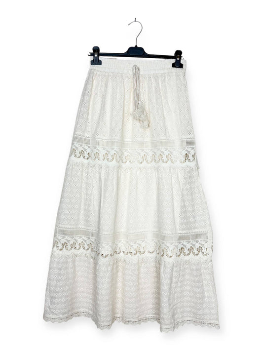Langer Rock aus Broderie anglaise und Spitze