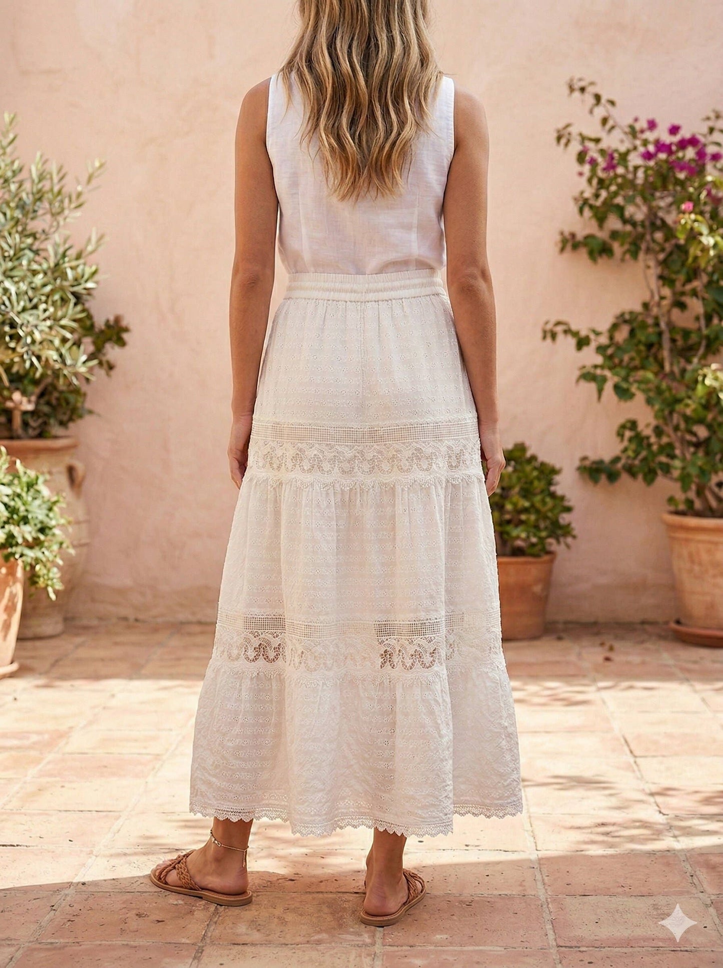 Langer Rock aus Broderie anglaise und Spitze